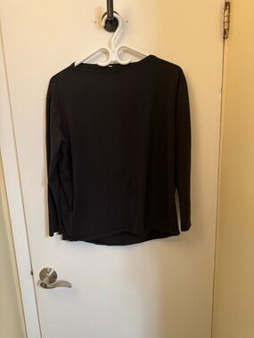 Lululemon Women’s Black Long-Sleeve Crewneck Top